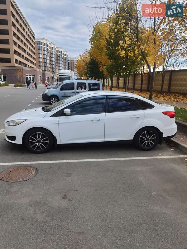 Седан Ford Focus 2016 в Киеве фото 3 Седан Ford Focus 2016 в Киеве