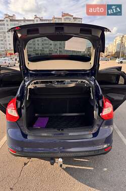 Хэтчбек Ford Focus 2014 в 
