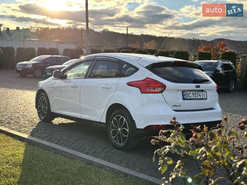 Хэтчбек Ford Focus 2015 в Жовкве