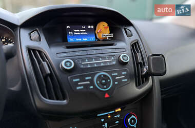 Седан Ford Focus 2015 в Збараже