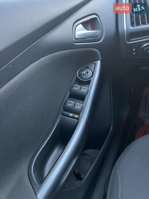 Хетчбек Ford Focus 2011 в Житомирі фото 21 Хетчбек Ford Focus 2011 в Житомирі