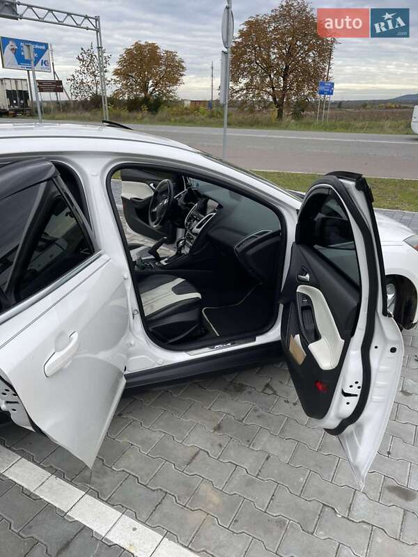 Хетчбек Ford Focus 2014 в Золочеві фото 10 Хетчбек Ford Focus 2014 в Золочеві