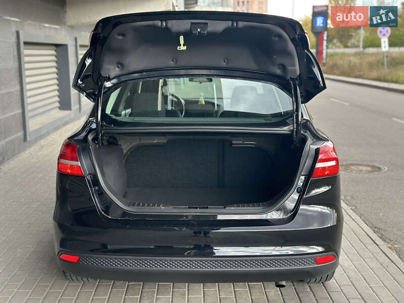 Седан Ford Focus 2018 в Киеве фото 17 Седан Ford Focus 2018 в Киеве