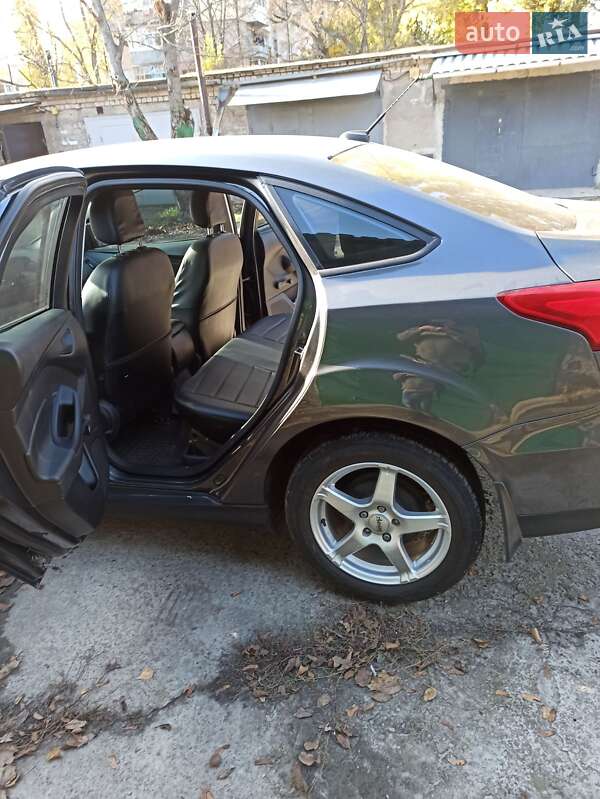 Седан Ford Focus 2015 в Вольногорске