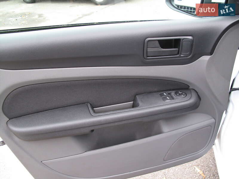 Хетчбек Ford Focus 2011 в Києві фото 13 Хетчбек Ford Focus 2011 в Києві