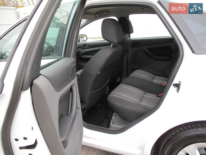 Хетчбек Ford Focus 2011 в Києві фото 22 Хетчбек Ford Focus 2011 в Києві