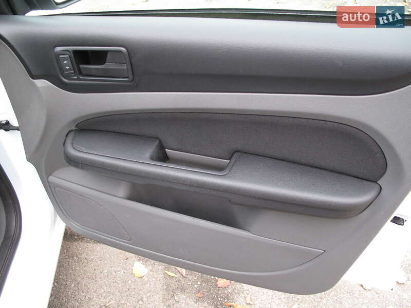 Хетчбек Ford Focus 2011 в Києві фото 29 Хетчбек Ford Focus 2011 в Києві