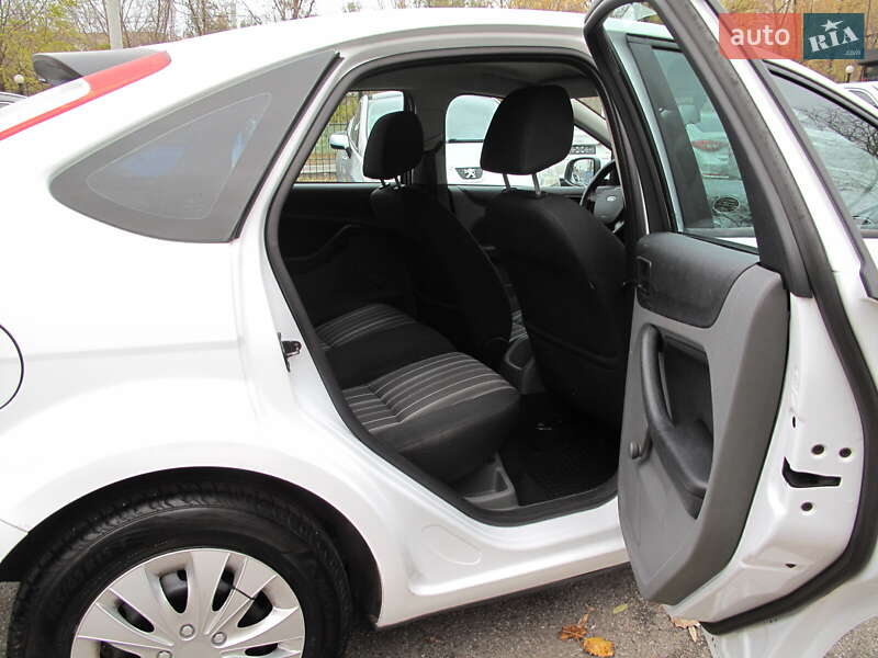 Хетчбек Ford Focus 2011 в Києві фото 37 Хетчбек Ford Focus 2011 в Києві