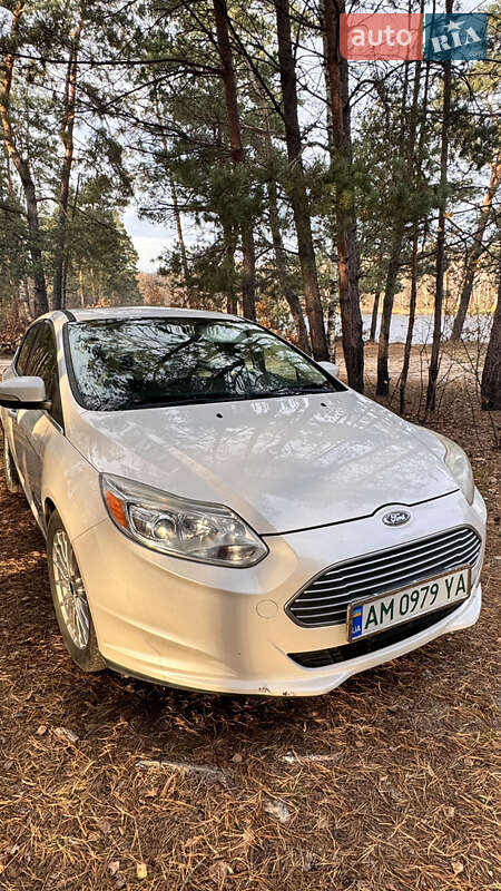 Хетчбек Ford Focus 2014 в Житомирі фото 4 Хетчбек Ford Focus 2014 в Житомирі