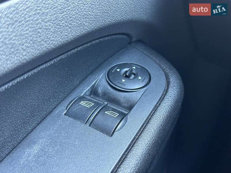 Хэтчбек Ford Focus 2006 в Киеве фото 19 Хэтчбек Ford Focus 2006 в Киеве