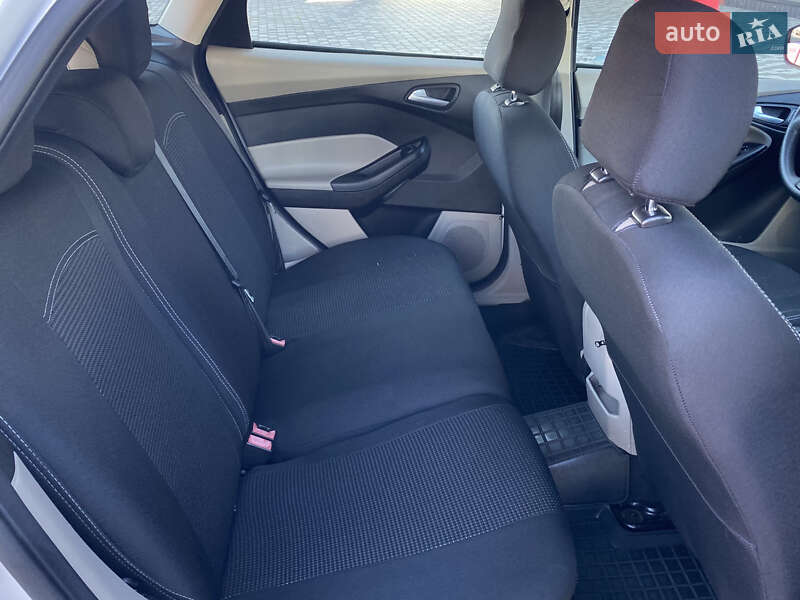 Хэтчбек Ford Focus 2015 в Киеве фото 27 Хэтчбек Ford Focus 2015 в Киеве