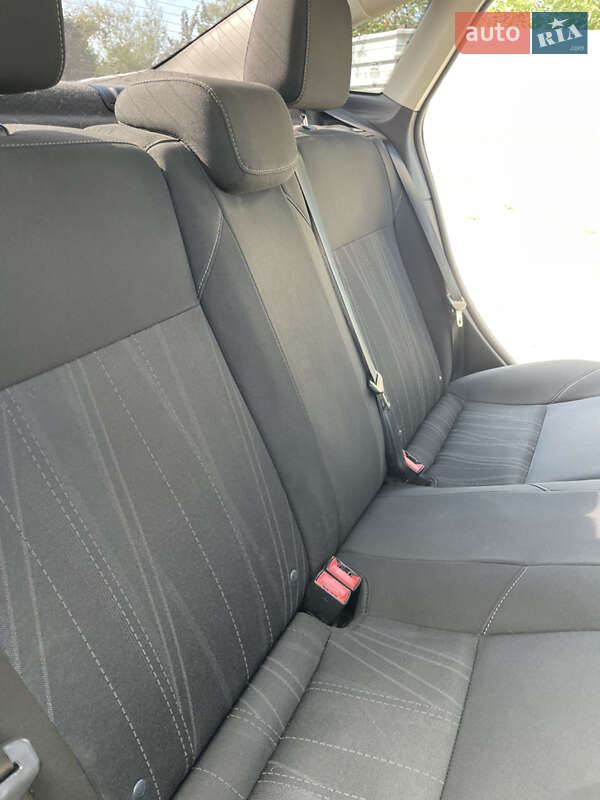 Седан Ford Focus 2015 в Днепре фото 5 Седан Ford Focus 2015 в Днепре