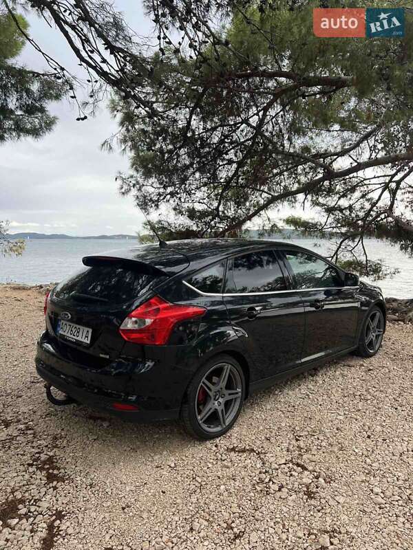 Хэтчбек Ford Focus 2012 в Мукачево