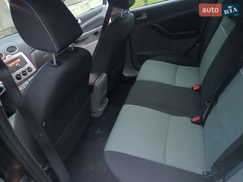 Седан Ford Focus 2010 в Сторожинці