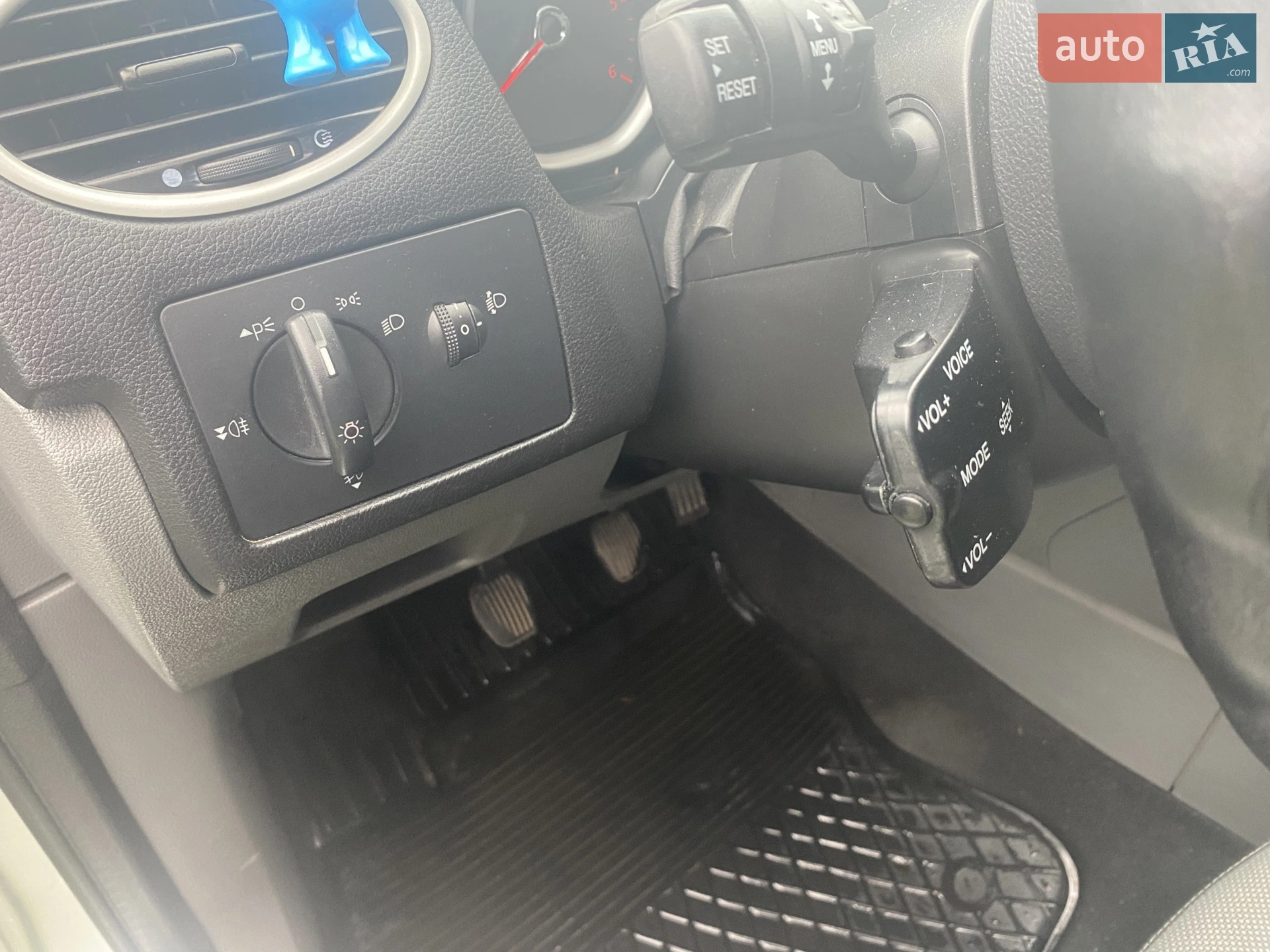 2010 Ford Focus - мініатюра 16