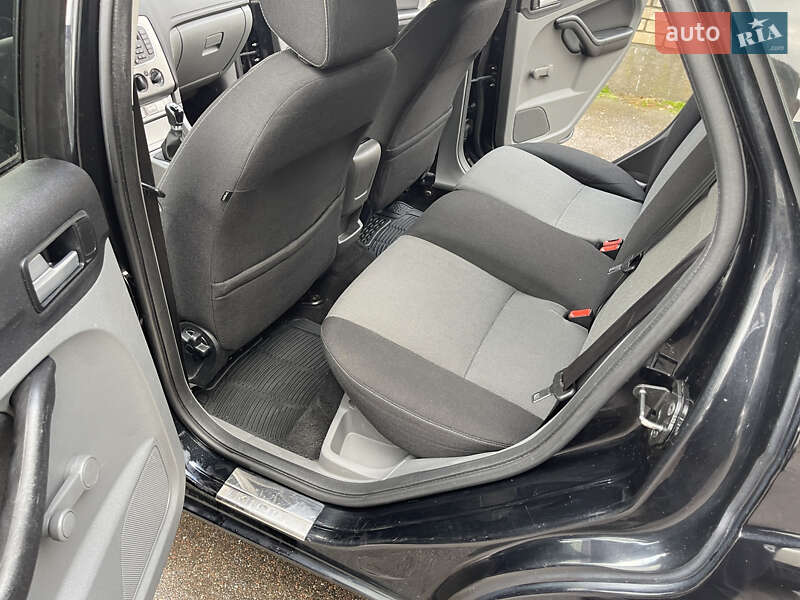 Хетчбек Ford Focus 2010 в Житомирі