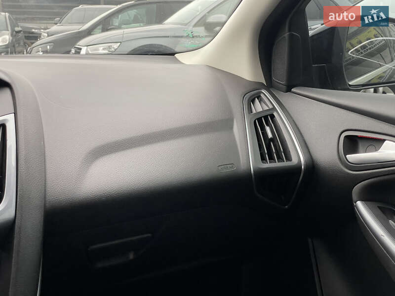 Хэтчбек Ford Focus 2012 в Мукачево