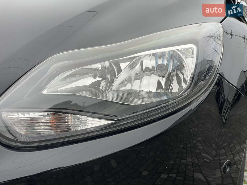 Хэтчбек Ford Focus 2012 в Мукачево