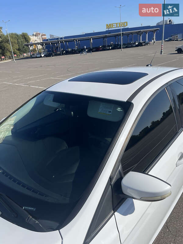 Седан Ford Focus 2015 в Киеве фото 9 Седан Ford Focus 2015 в Киеве