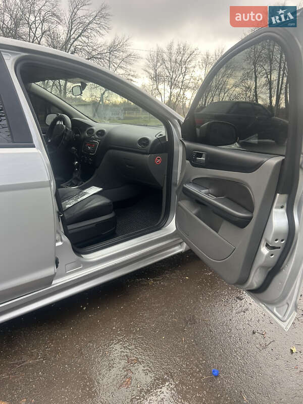 Хэтчбек Ford Focus 2011 в Первомайске