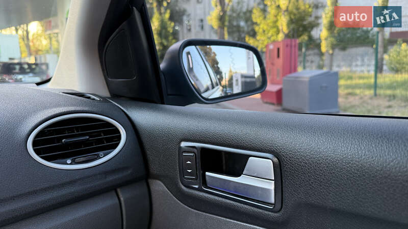 Седан Ford Focus 2005 в Киеве