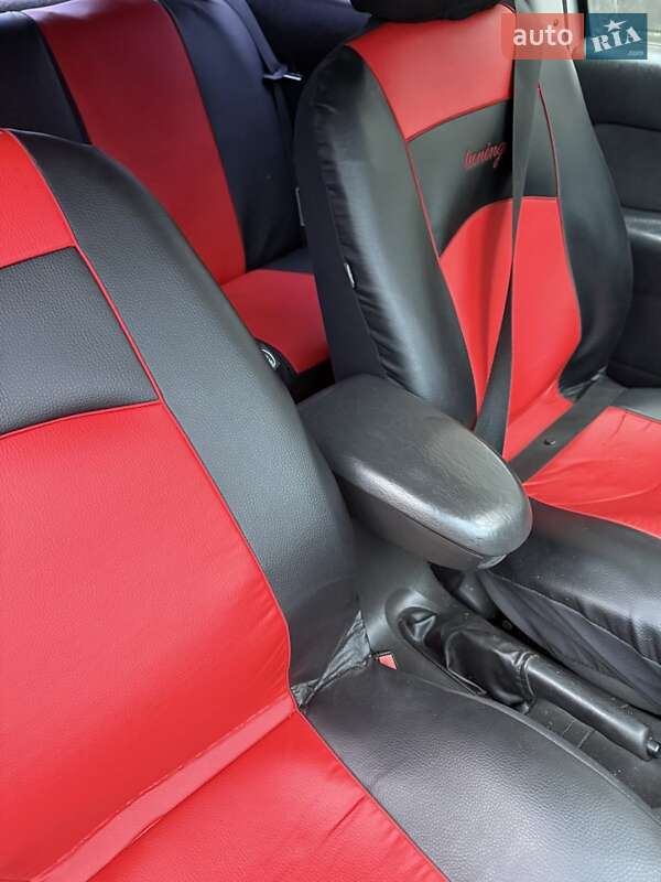 Хэтчбек Ford Focus 2001 в Дубно