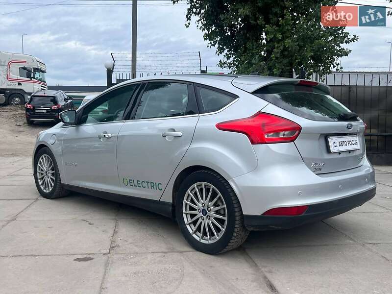 Седан Ford Focus 2016 в Киеве