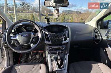 Хетчбек Ford Focus 2012 в Золочеві