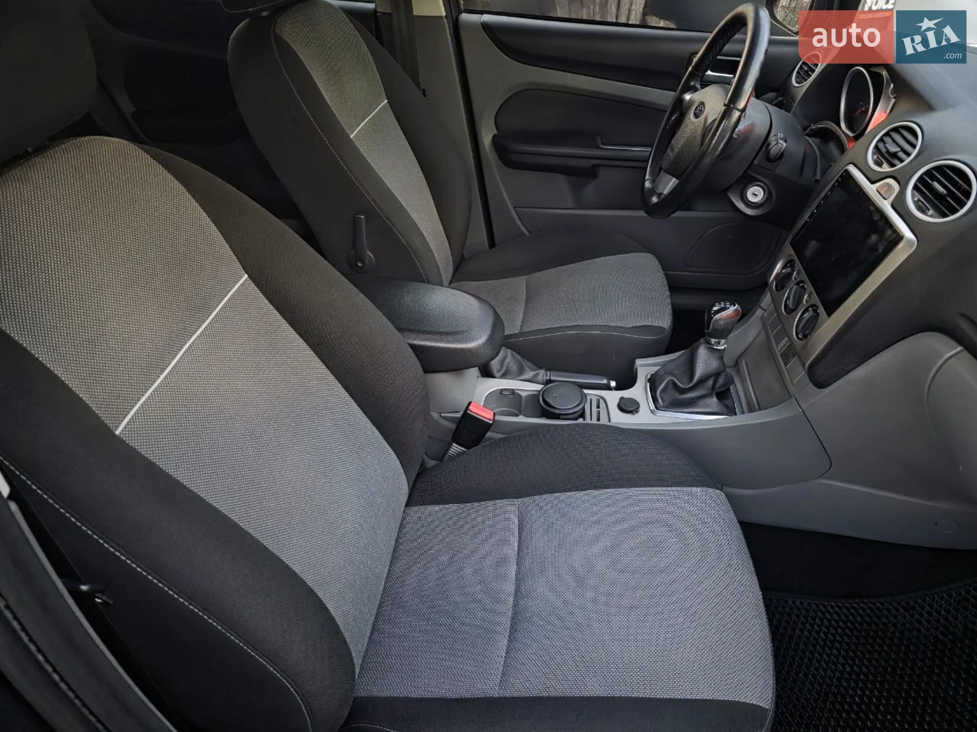 2010 Ford Focus - мініатюра 29