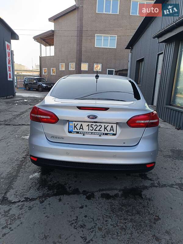 Седан Ford Focus 2015 в Киеве фото 3 Седан Ford Focus 2015 в Киеве