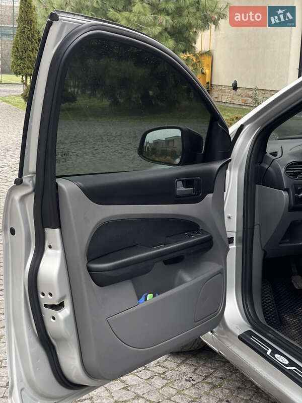 Универсал Ford Focus 2008 в Жовкве