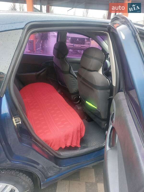 Хэтчбек Ford Focus 2003 в Павлограде