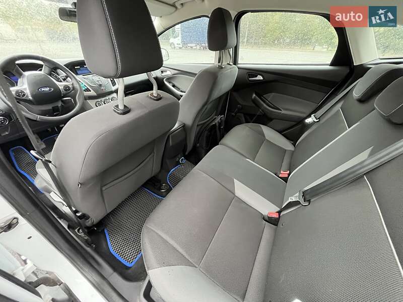 Хэтчбек Ford Focus 2013 в Софиевской Борщаговке фото 11 Хэтчбек Ford Focus 2013 в Софиевской Борщаговке