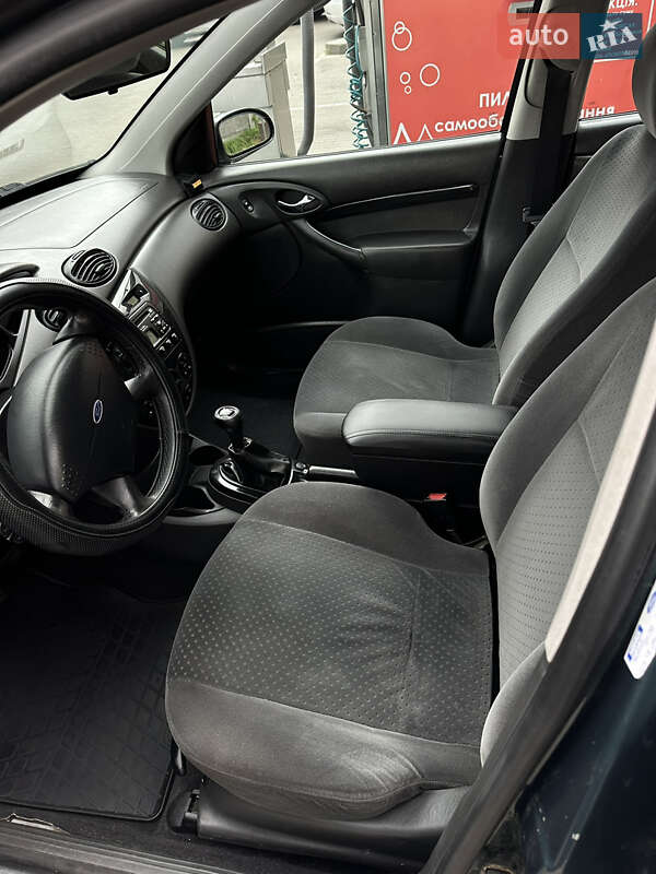 Хэтчбек Ford Focus 2002 в Киеве