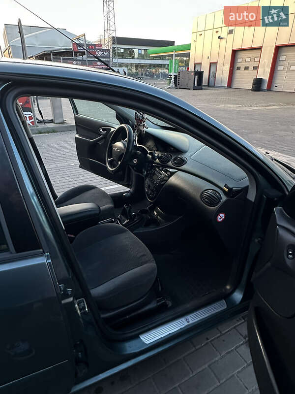 Хэтчбек Ford Focus 2002 в Киеве