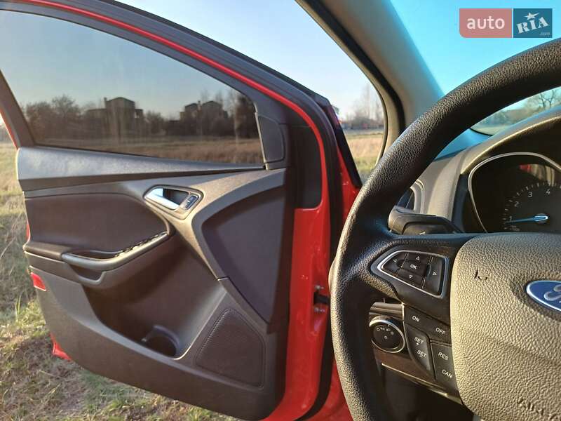 Хэтчбек Ford Focus 2015 в Днепре