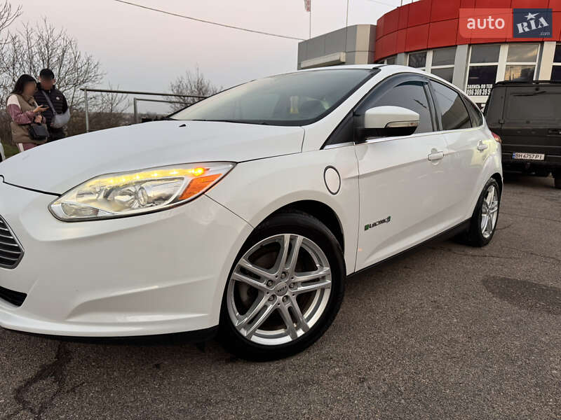 Хетчбек Ford Focus 2012 в Южному фото 9 Хетчбек Ford Focus 2012 в Южному