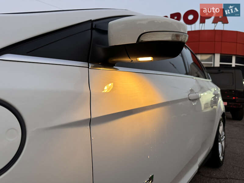 Хетчбек Ford Focus 2012 в Южному фото 20 Хетчбек Ford Focus 2012 в Южному