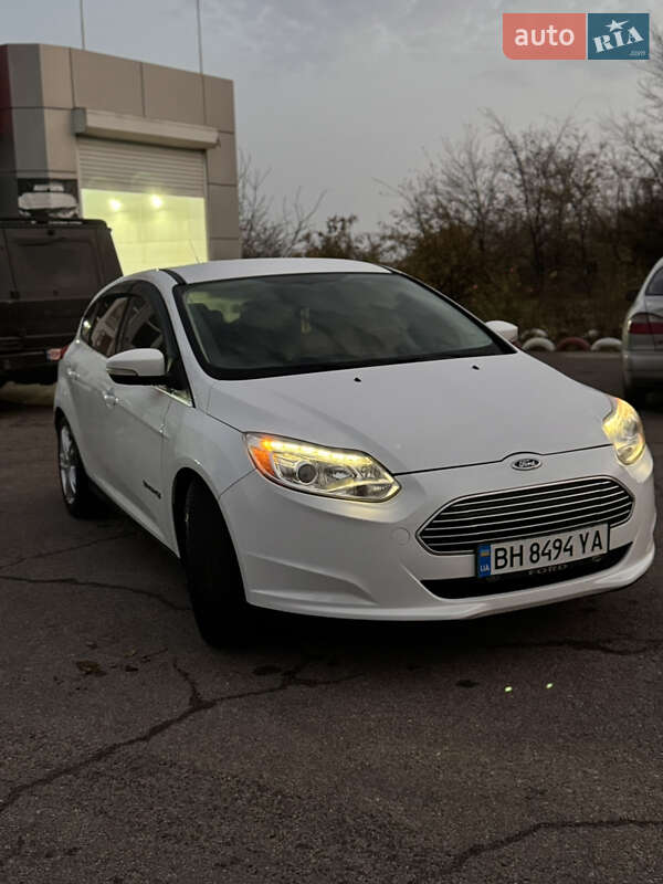 Хетчбек Ford Focus 2012 в Южному фото 42 Хетчбек Ford Focus 2012 в Южному