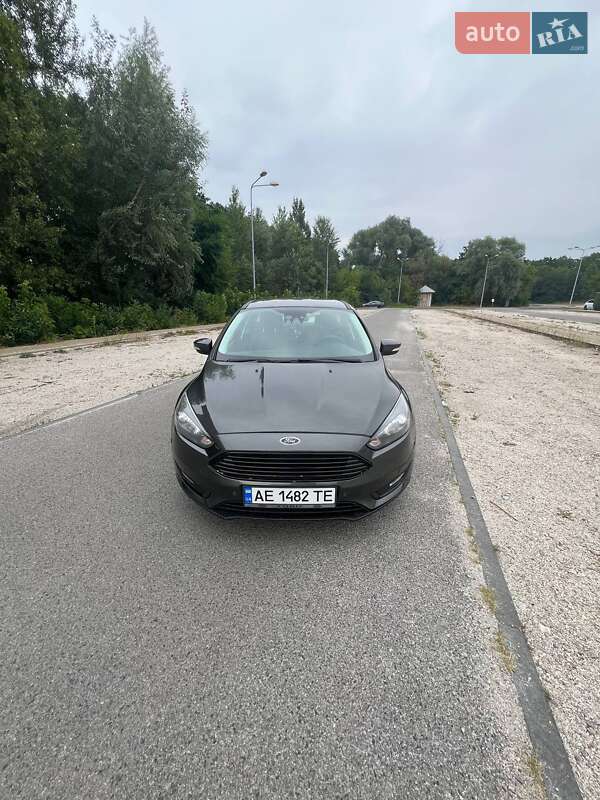 Хэтчбек Ford Focus 2015 в Днепре