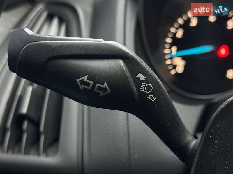 Хэтчбек Ford Focus 2015 в Киеве