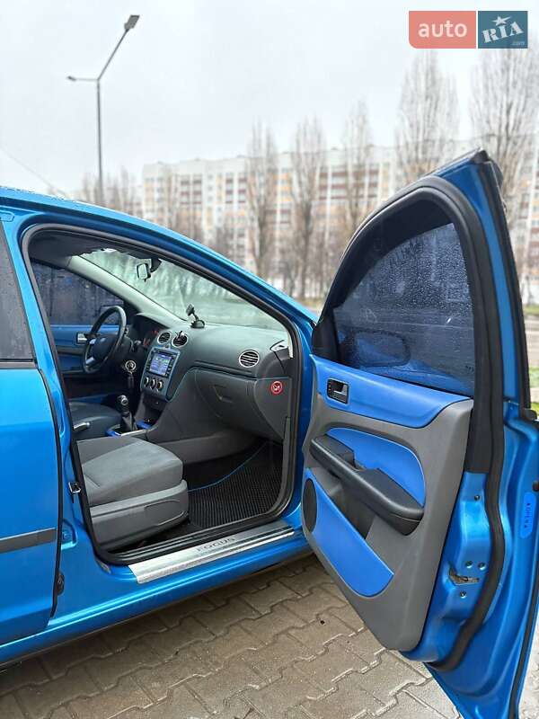 Хэтчбек Ford Focus 2006 в Вишневом фото 16 Хэтчбек Ford Focus 2006 в Вишневом