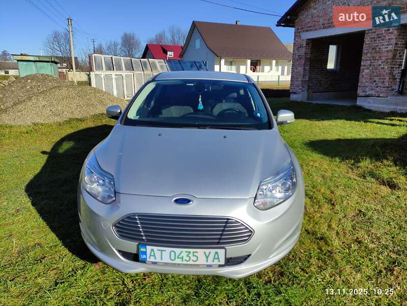 Хэтчбек Ford Focus 2013 в Надворной