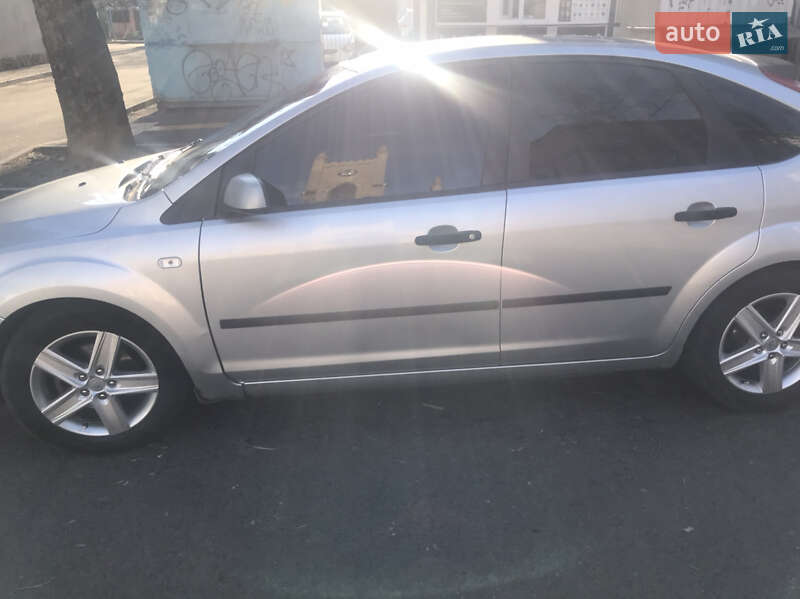 Хэтчбек Ford Focus 2006 в Николаеве