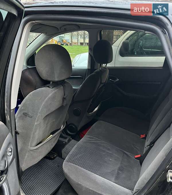 Хэтчбек Ford Focus 2002 в Киеве