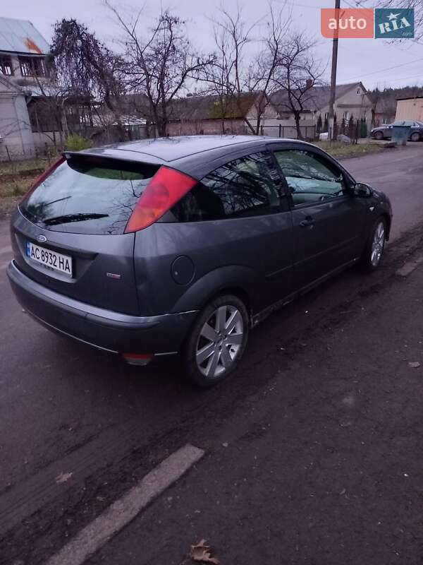 Хэтчбек Ford Focus 2003 в Горохове