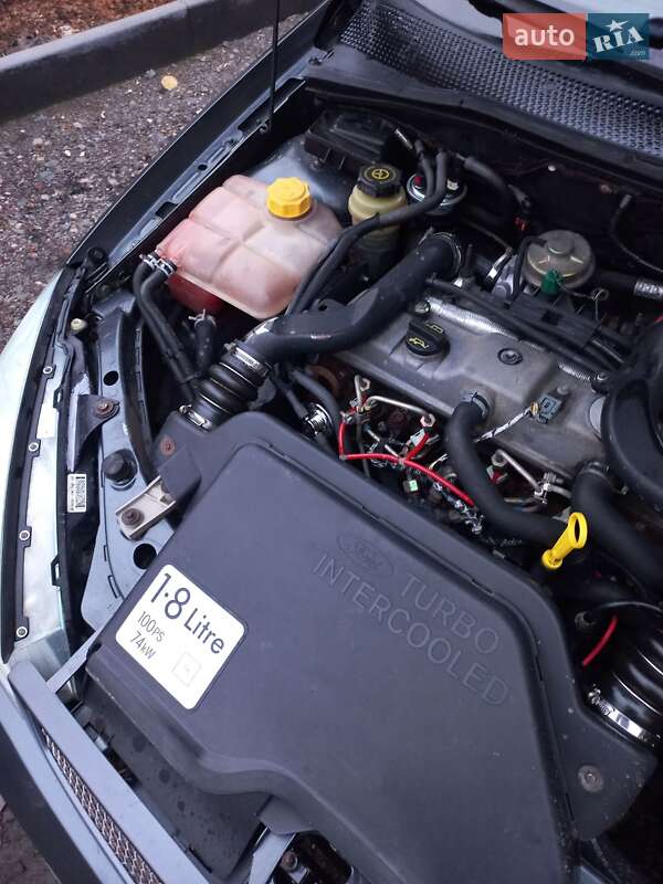 Хэтчбек Ford Focus 2003 в Горохове