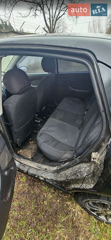 Седан Ford Focus 2002 в Старых Петровцах