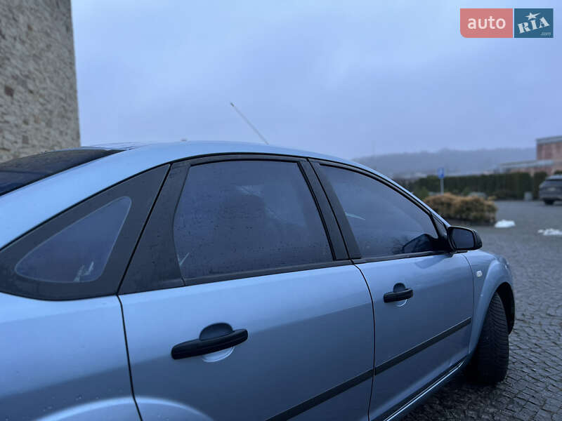 Седан Ford Focus 2006 в Жовкві