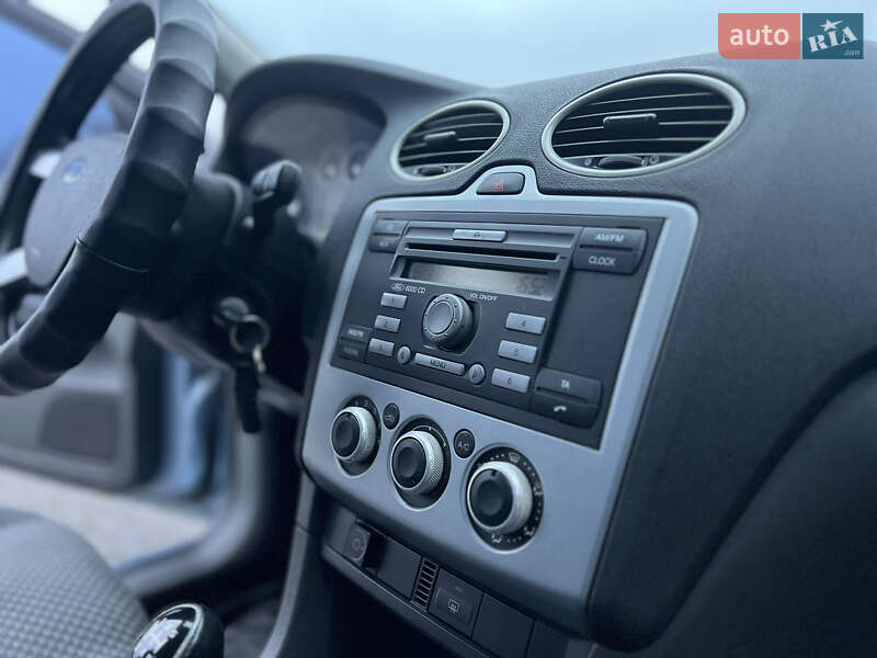 Седан Ford Focus 2006 в Жовкві